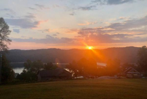HappyDaze Condo: Lake/Ridge Views; Hot Tub; Pool